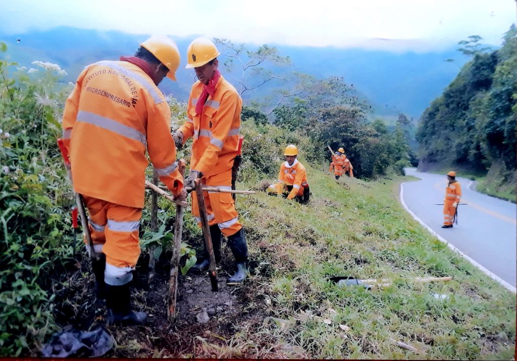 Reforestación sendero agualinda y por la via apia pueblo rico